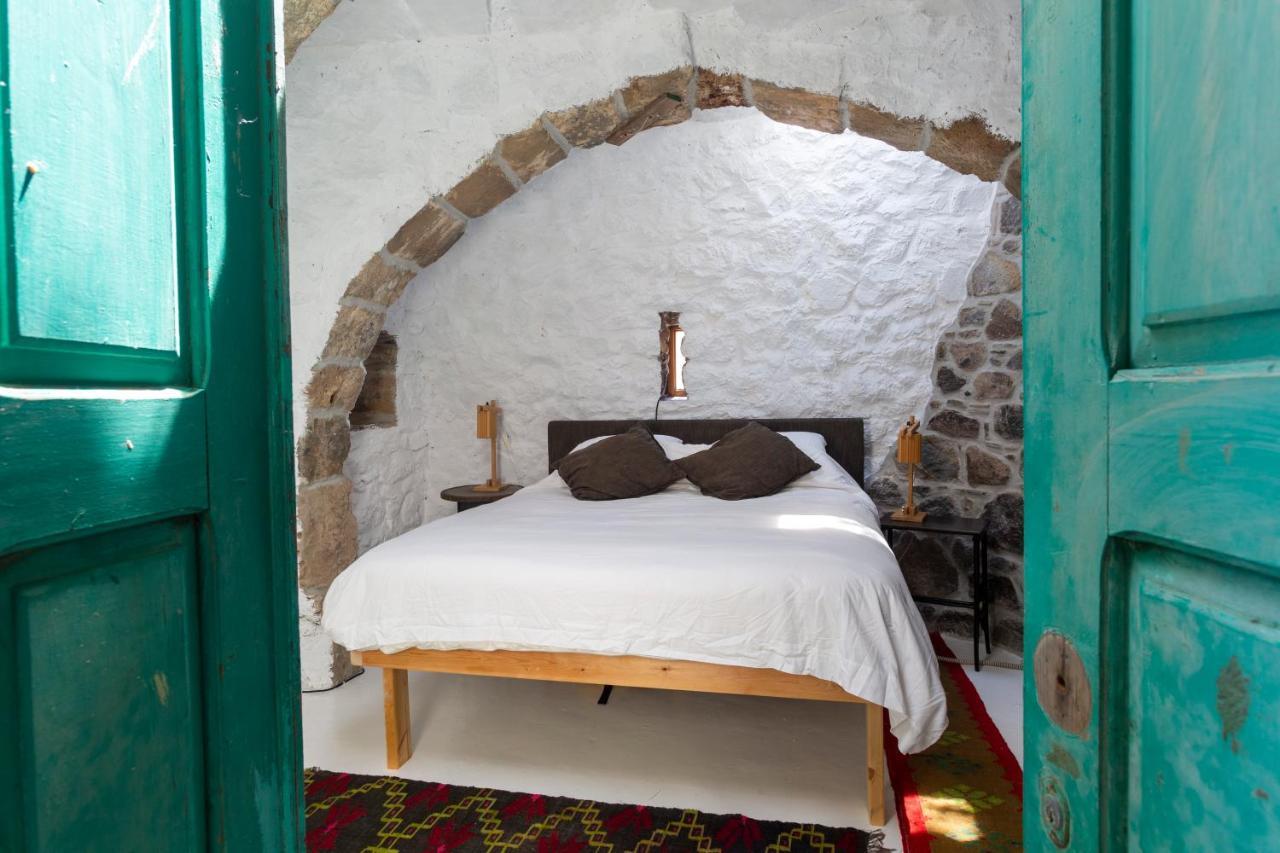 My Old Stone House In A 2 000 Sqm Private Garden With Fab Glamping Tent Mandraki  Екстер'єр фото
